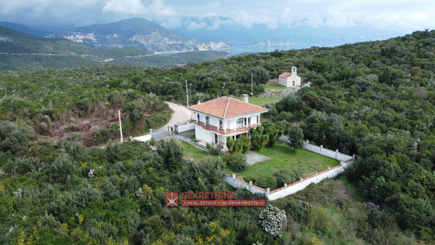 House, 2 562 m²